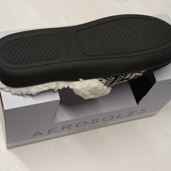 New Aerosoles women's 8 - 9 sherpa Snowflakes house warm cozy winter slippers - Picture 4 of 8